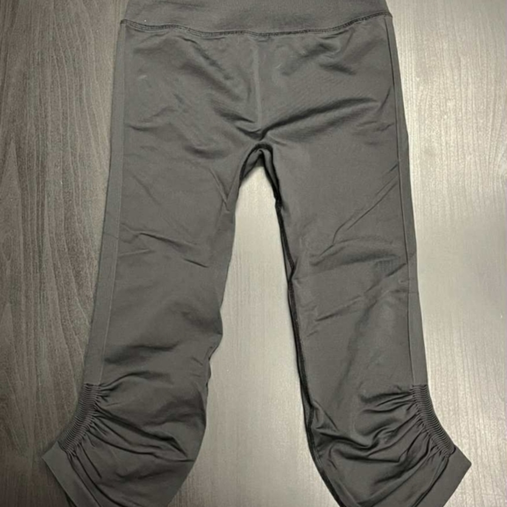 Lululemon Ebb Flow Tights - Sz 8